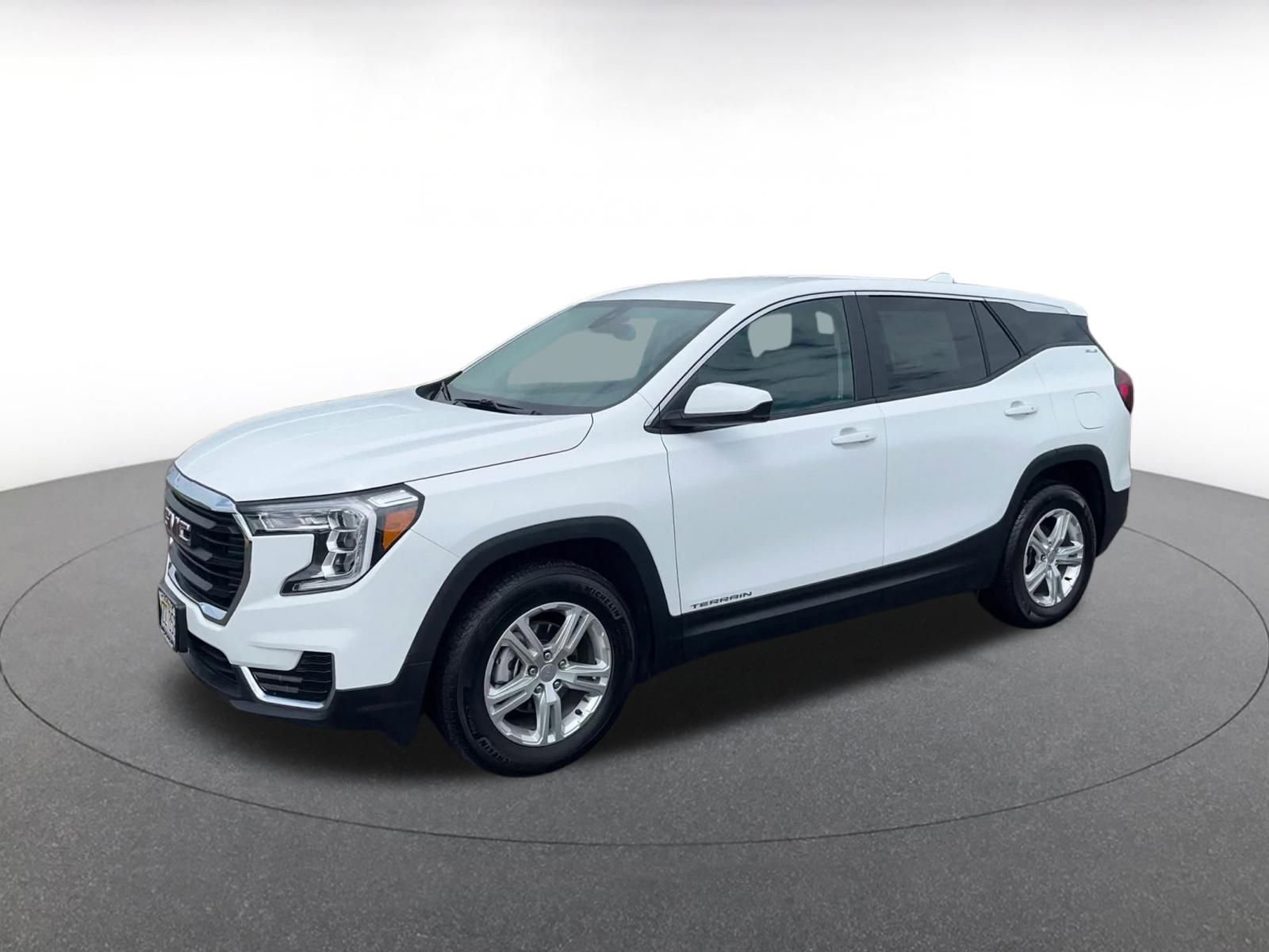 Used 2024 GMC Terrain SLE image 8