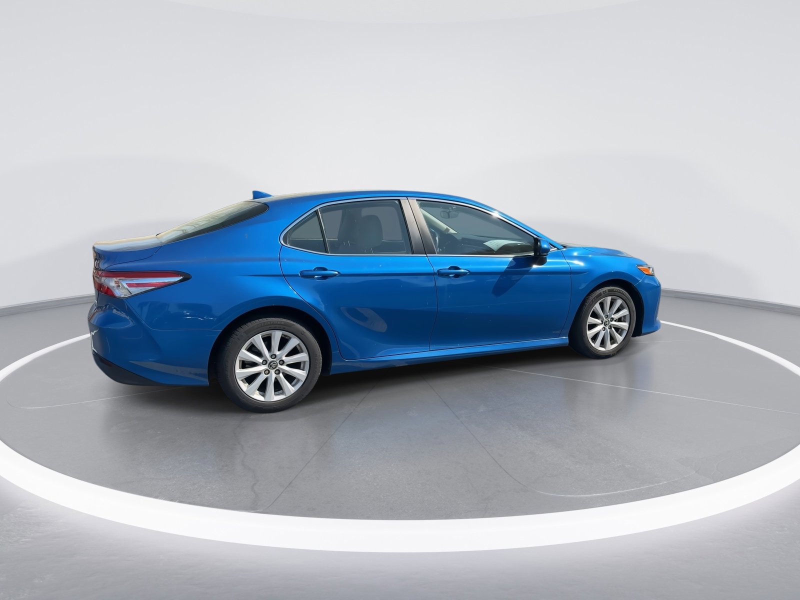 Used 2019 Toyota Camry LE image 9