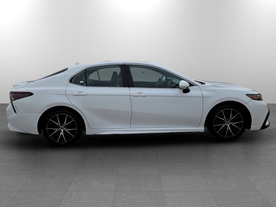 Used 2023 Toyota Camry SE image 5