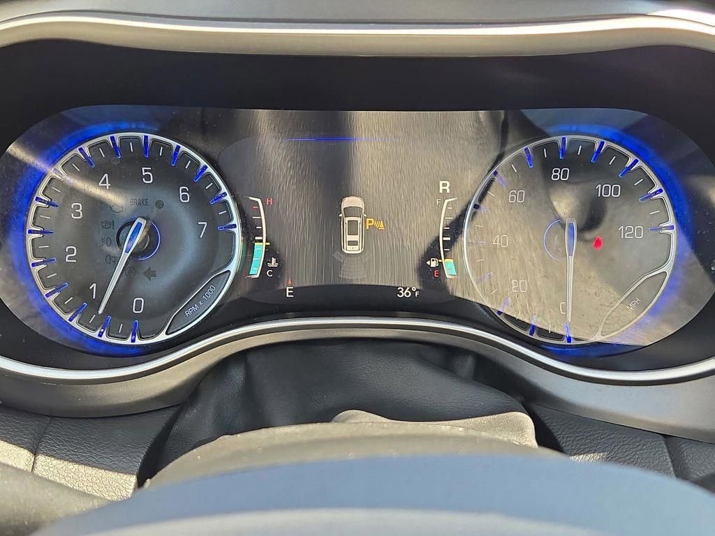 Used 2023 Chrysler Pacifica Touring-L image 30