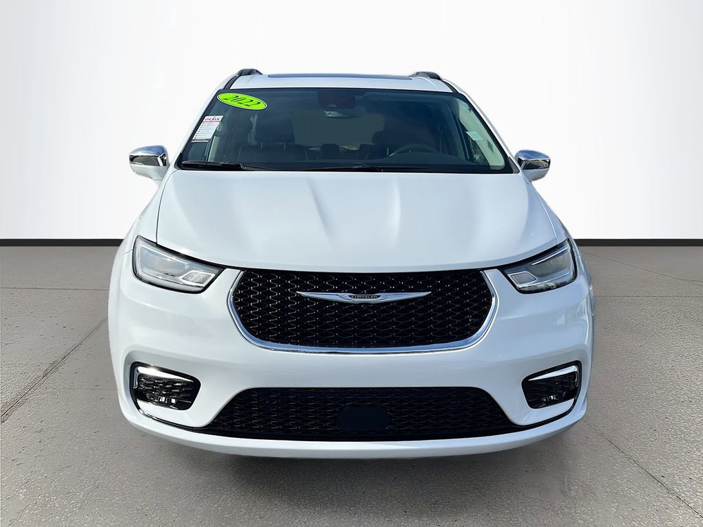 Certified 2022 Chrysler Pacifica Limited image 2
