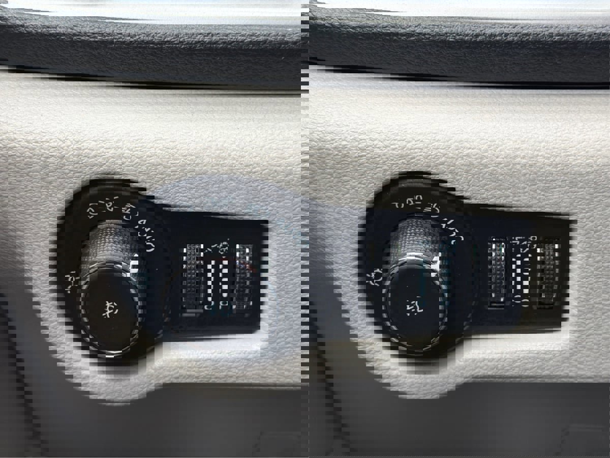 Used 2021 Chrysler Pacifica Touring-L image 16