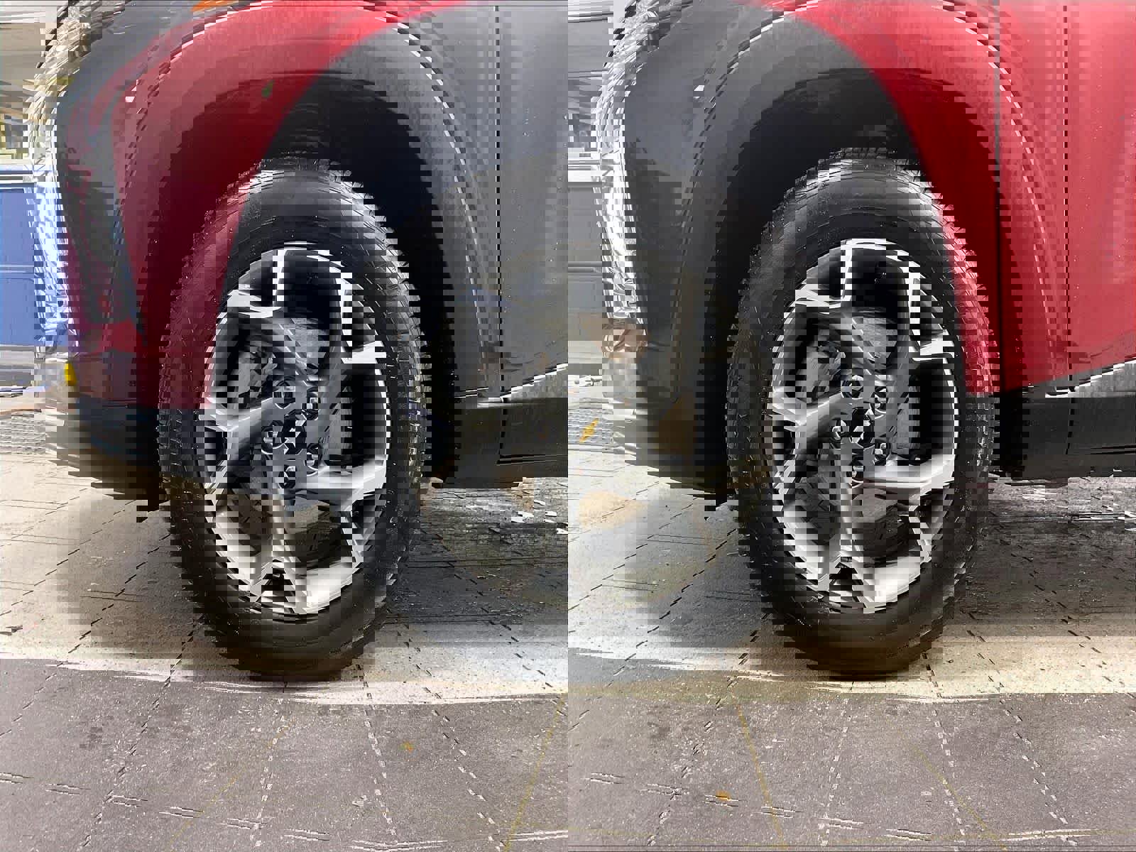 Used 2025 Chevrolet Trax LT w/ LT Convenience Package FWD image 7