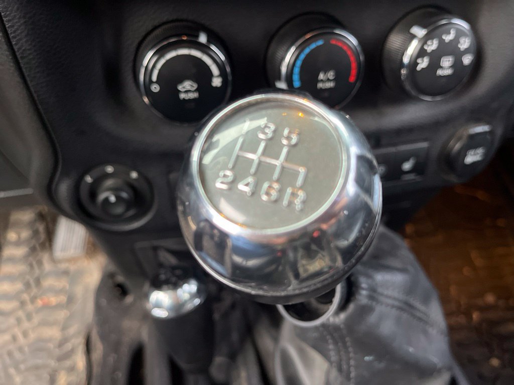 Used 2014 Jeep Wrangler Unlimited Rubicon AWD/4WD image 19