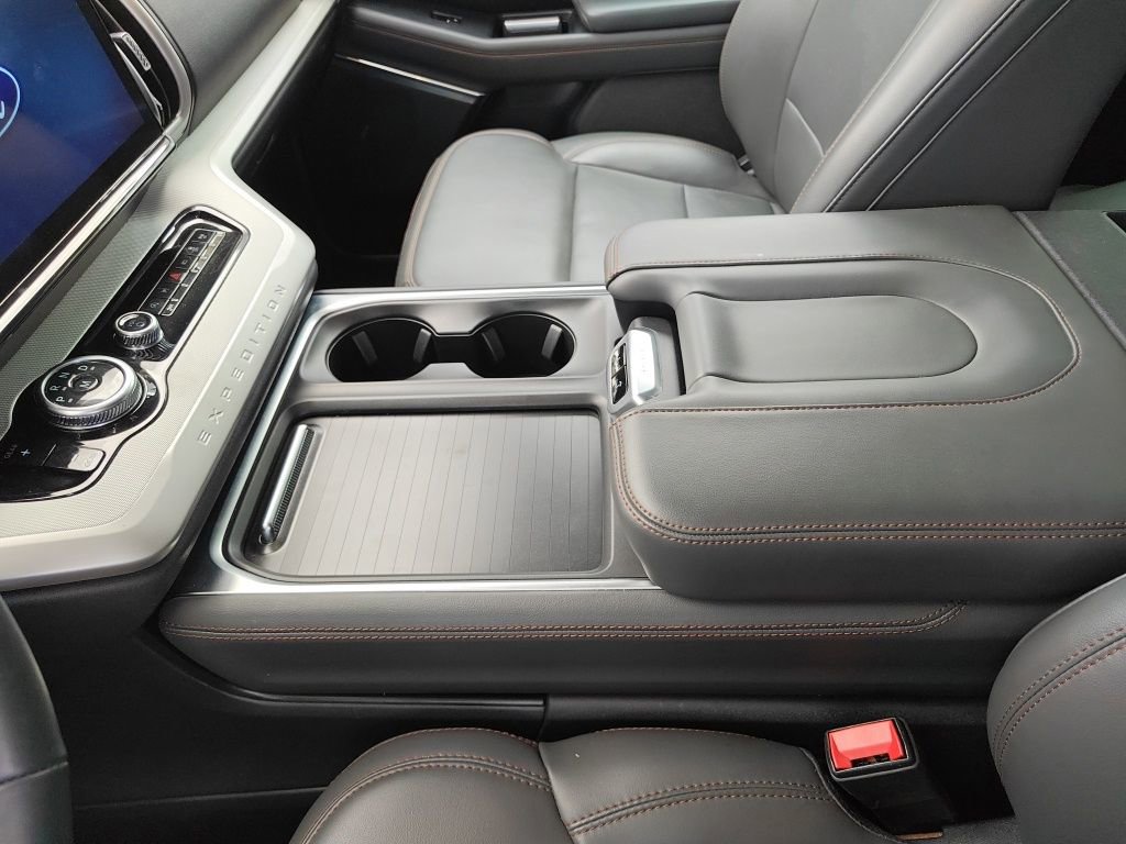 Used 2025 Ford Expedition Max Active RWD image 8