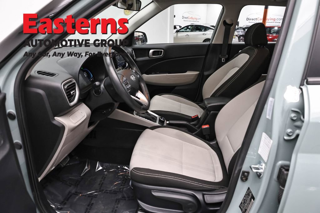 Used 2025 Hyundai Venue SEL FWD image 14