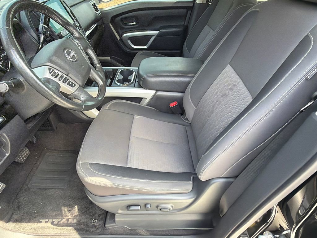 Used 2023 Nissan Titan SV w/ SV Convenience Package RWD image 9