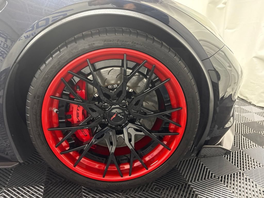 Used 2015 Chevrolet Corvette Z06 w/ 3LZ Preferred Equipment Group RWD image 4