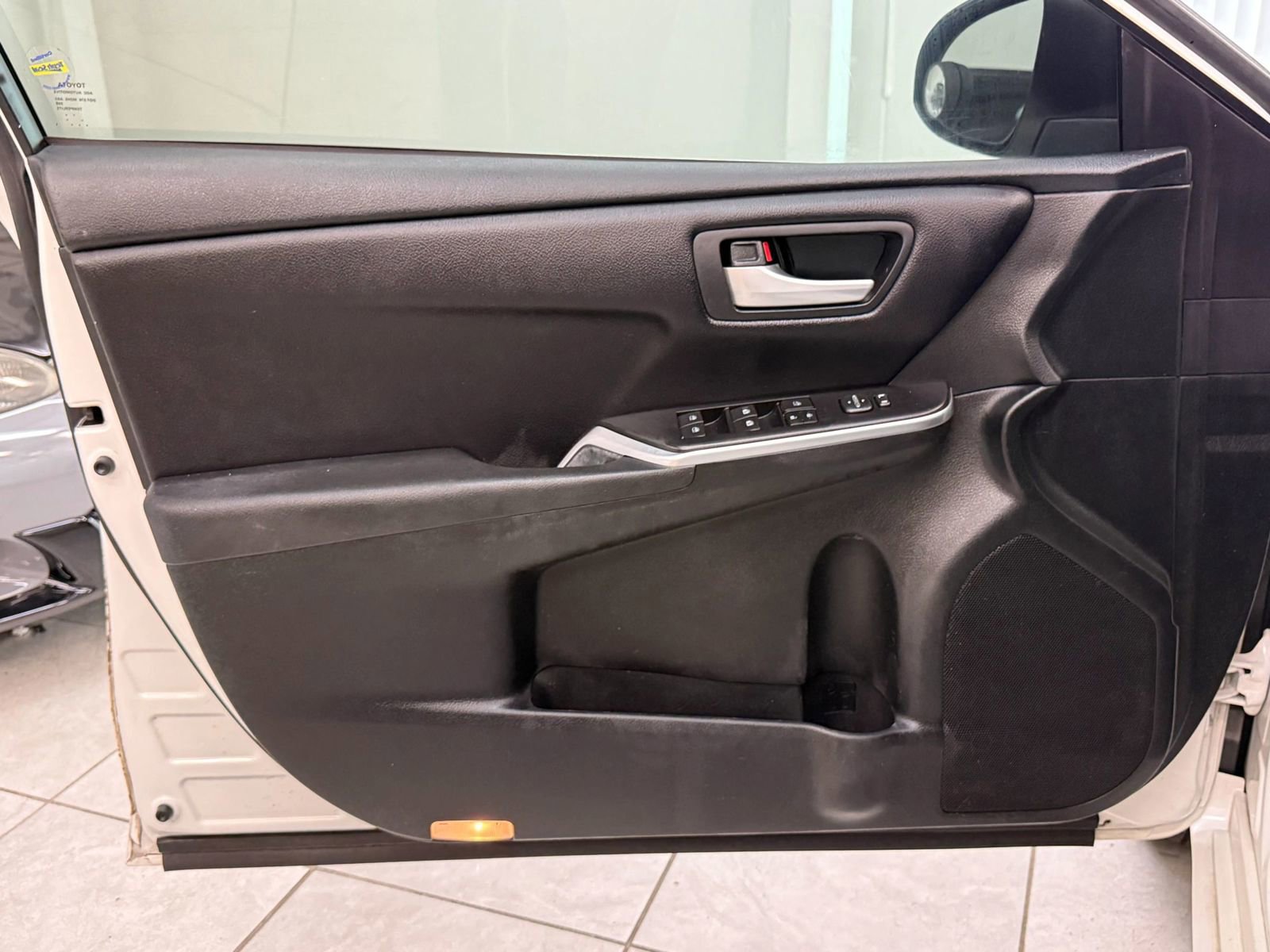 Used 2017 Toyota Camry SE image 16