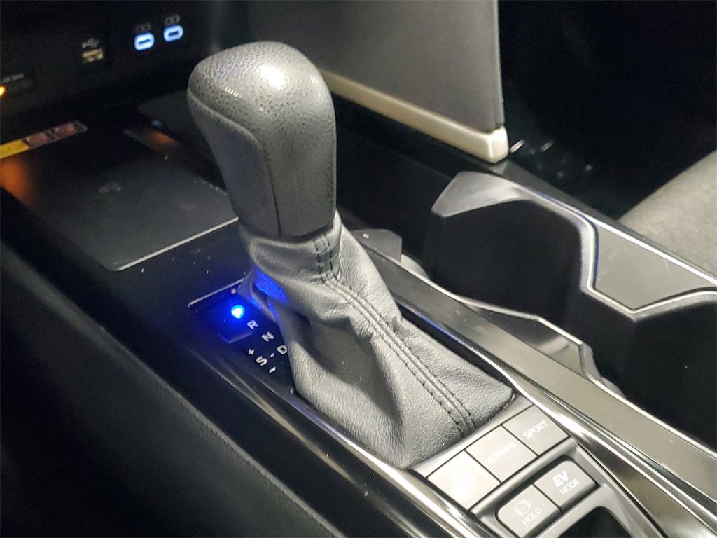 Used 2025 Toyota Camry LE image 28