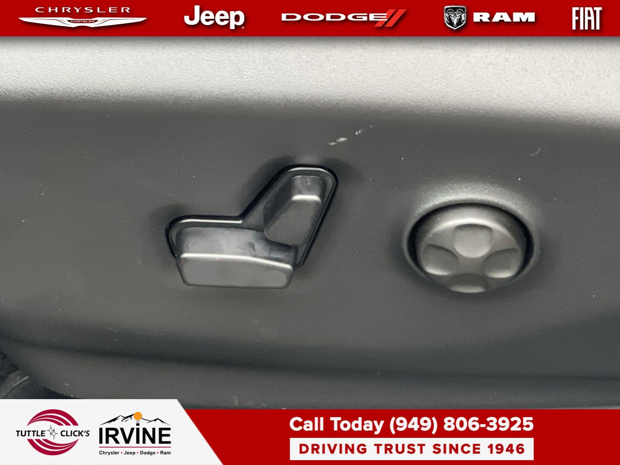 Used 2026 Chrysler Pacifica Limited w/ Uconnect Theater Family Group image 22