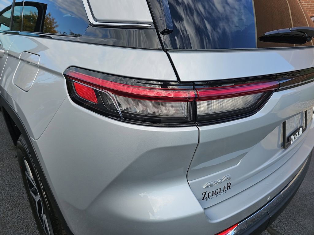 New 2025 Jeep Grand Cherokee Limited w/ Trailer Tow Package image 32