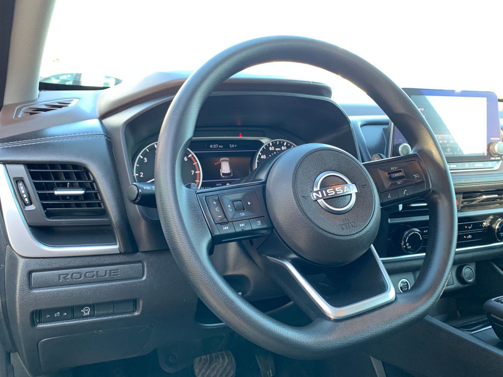 Used 2023 Nissan Rogue S image 33