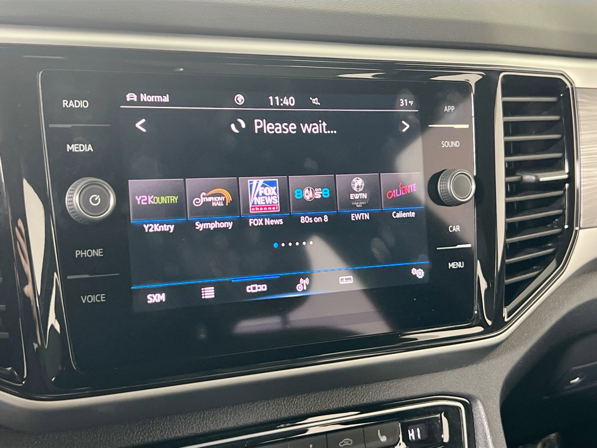 Used 2023 Volkswagen Atlas Cross Sport SE image 14