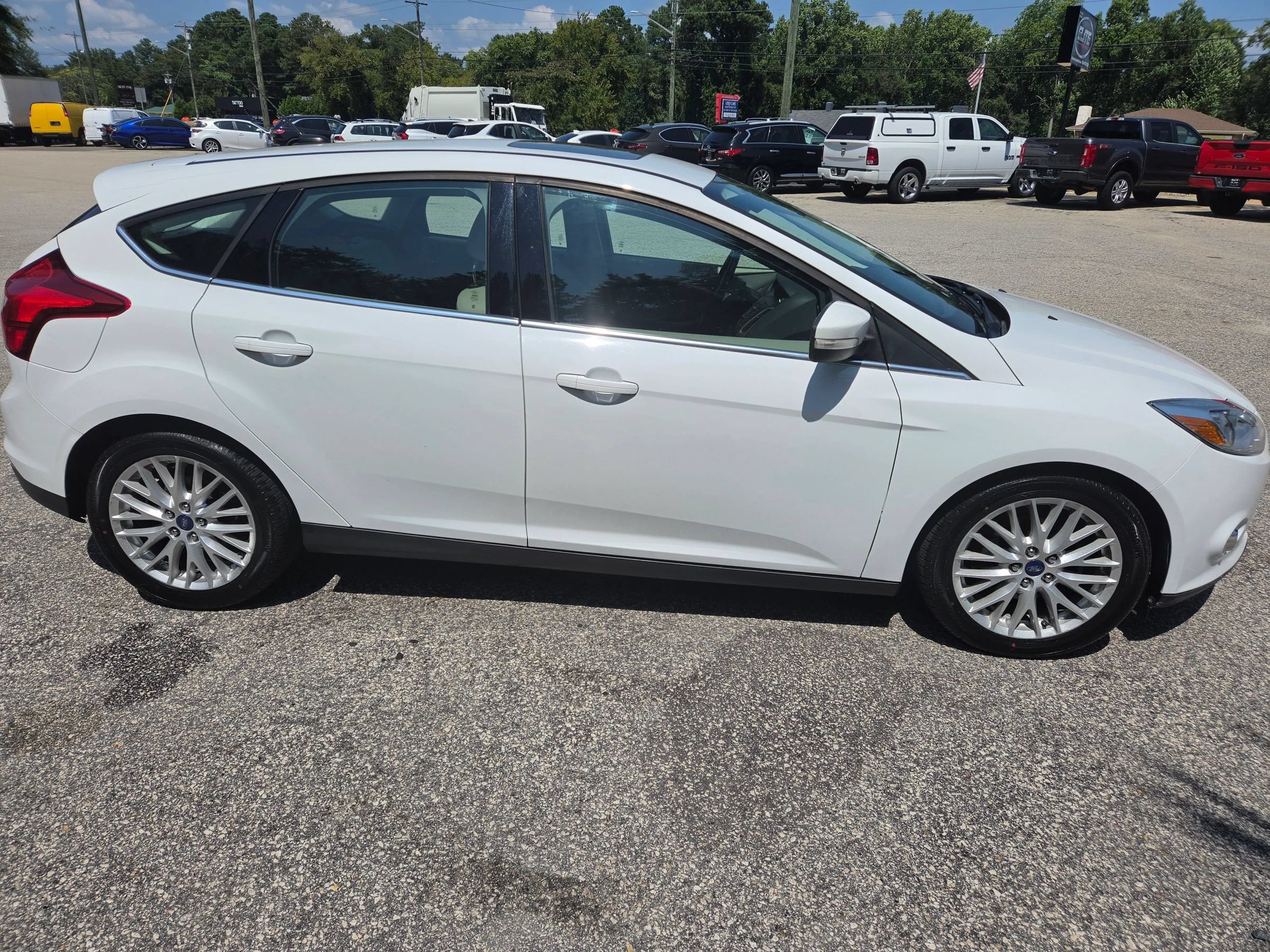 Used 2012 Ford Focus SEL FWD image 5