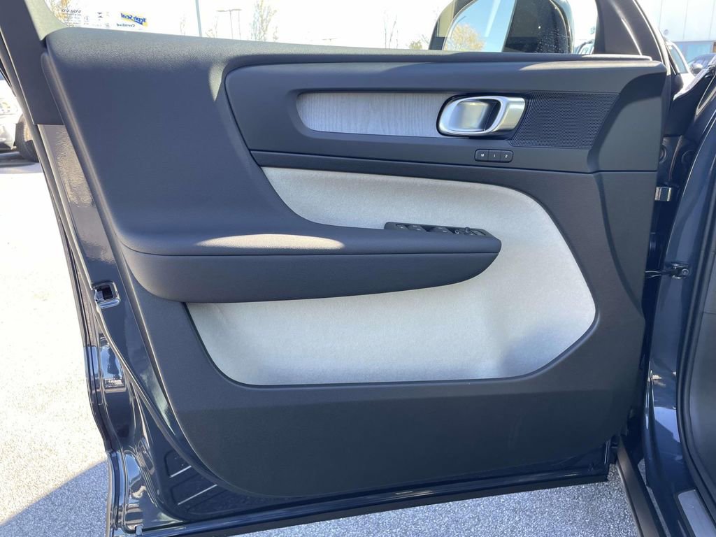 New 2026 Volvo XC40 B4 Plus w/ Protection Package Premier FWD image 5
