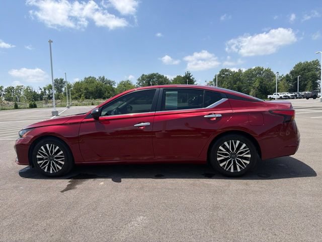 Used 2024 Nissan Altima 2.5 SV FWD image 12