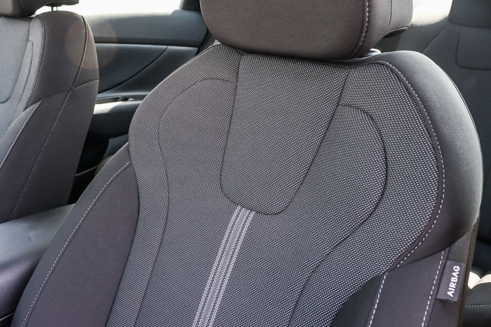 Used 2025 Hyundai Elantra SE w/ Cargo Package image 29