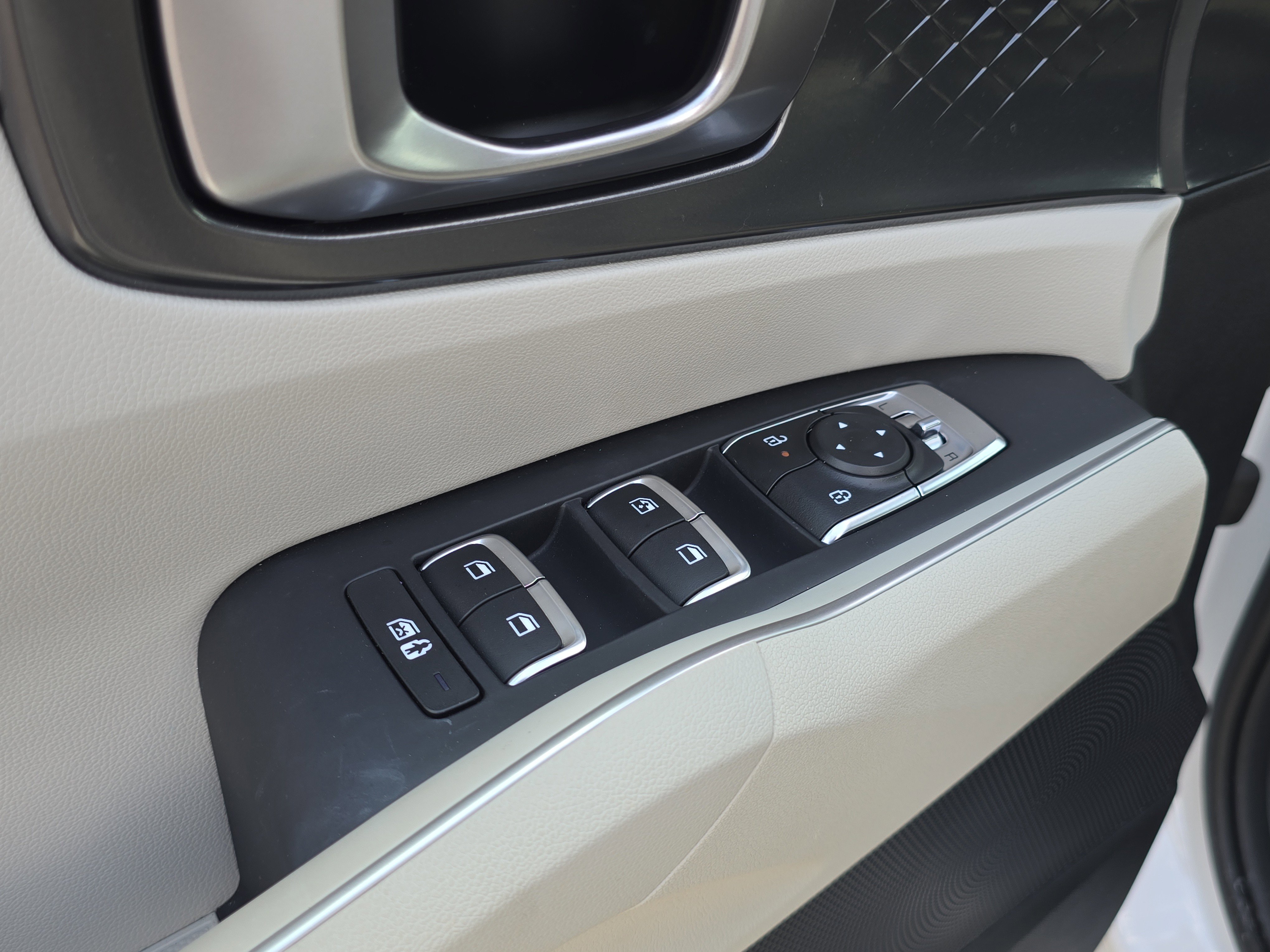 Certified 2025 Kia Sorento EX image 21