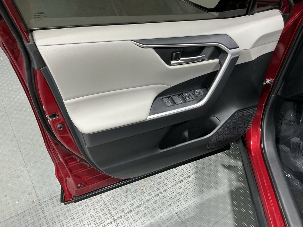 Used 2024 Toyota RAV4 XLE image 25