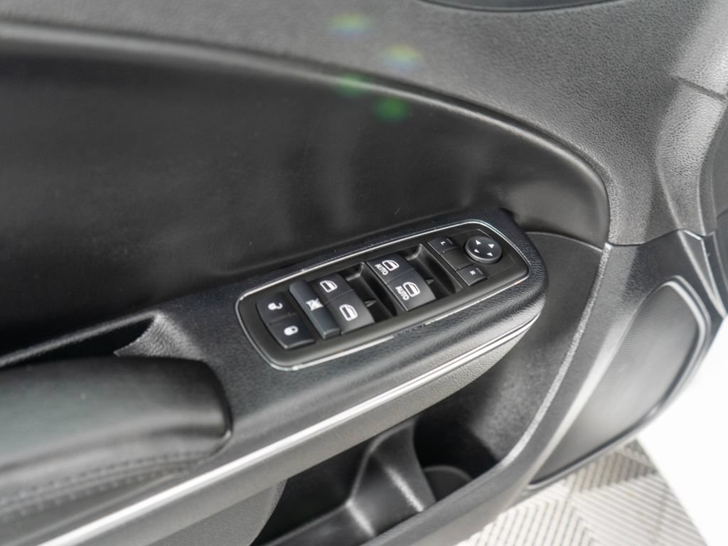 Used 2014 Dodge Charger SE RWD image 21