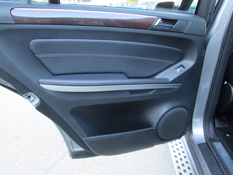 Used 2010 Mercedes-Benz GL 450 4MATIC image 24