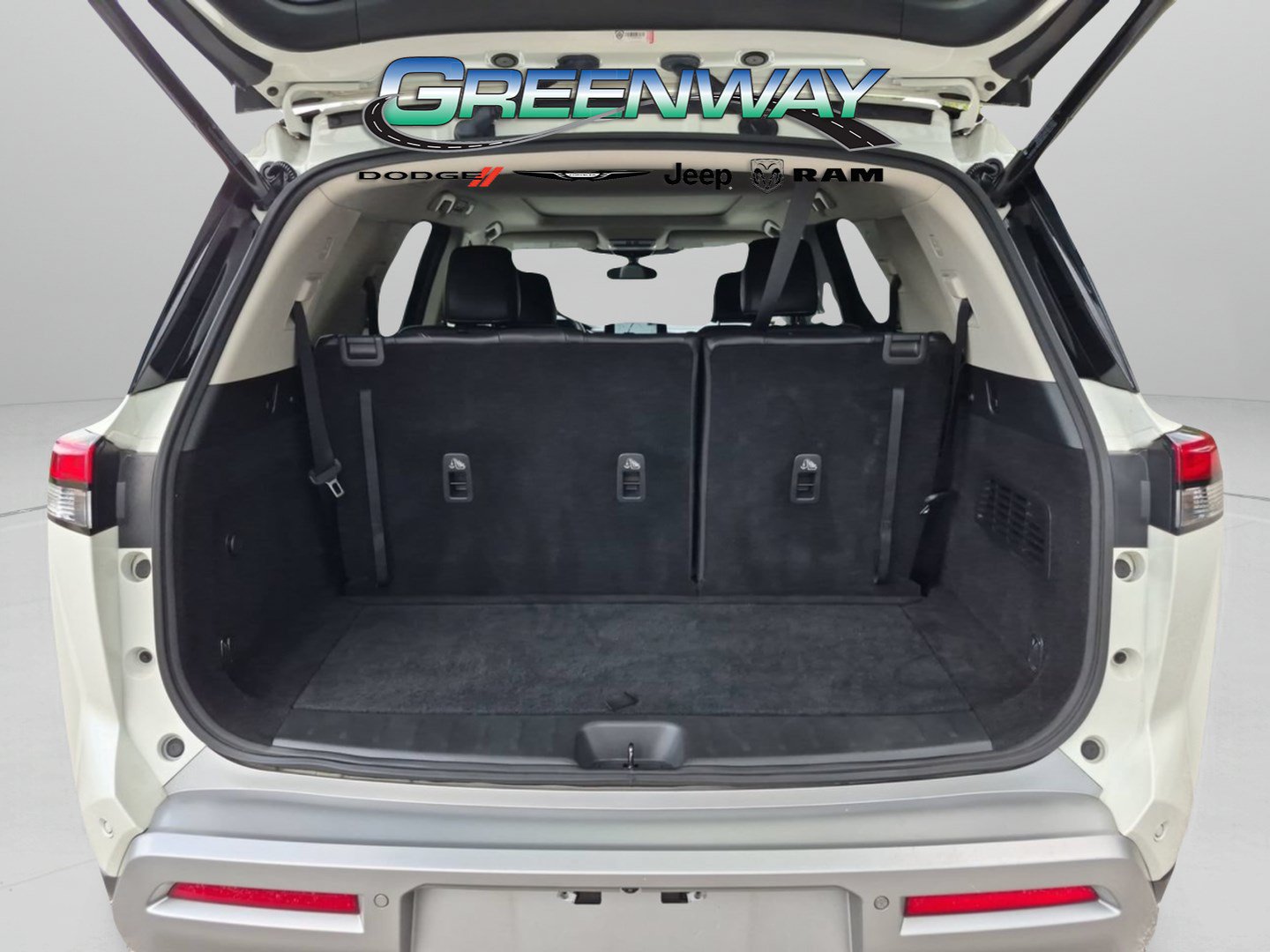 Used 2022 Nissan Pathfinder SL w/ SL Premium Package FWD image 5