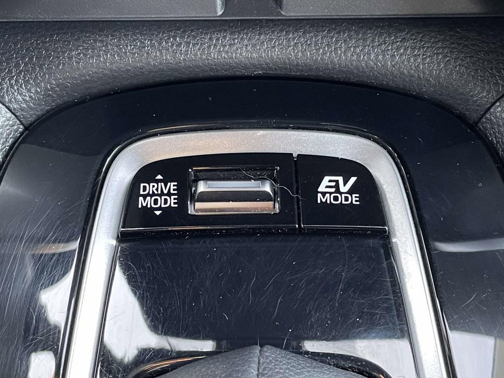 Used 2024 Toyota Corolla Cross SE image 21