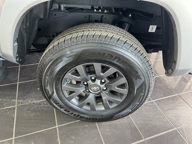 Used 2020 Toyota Tacoma SR5 RWD image 35