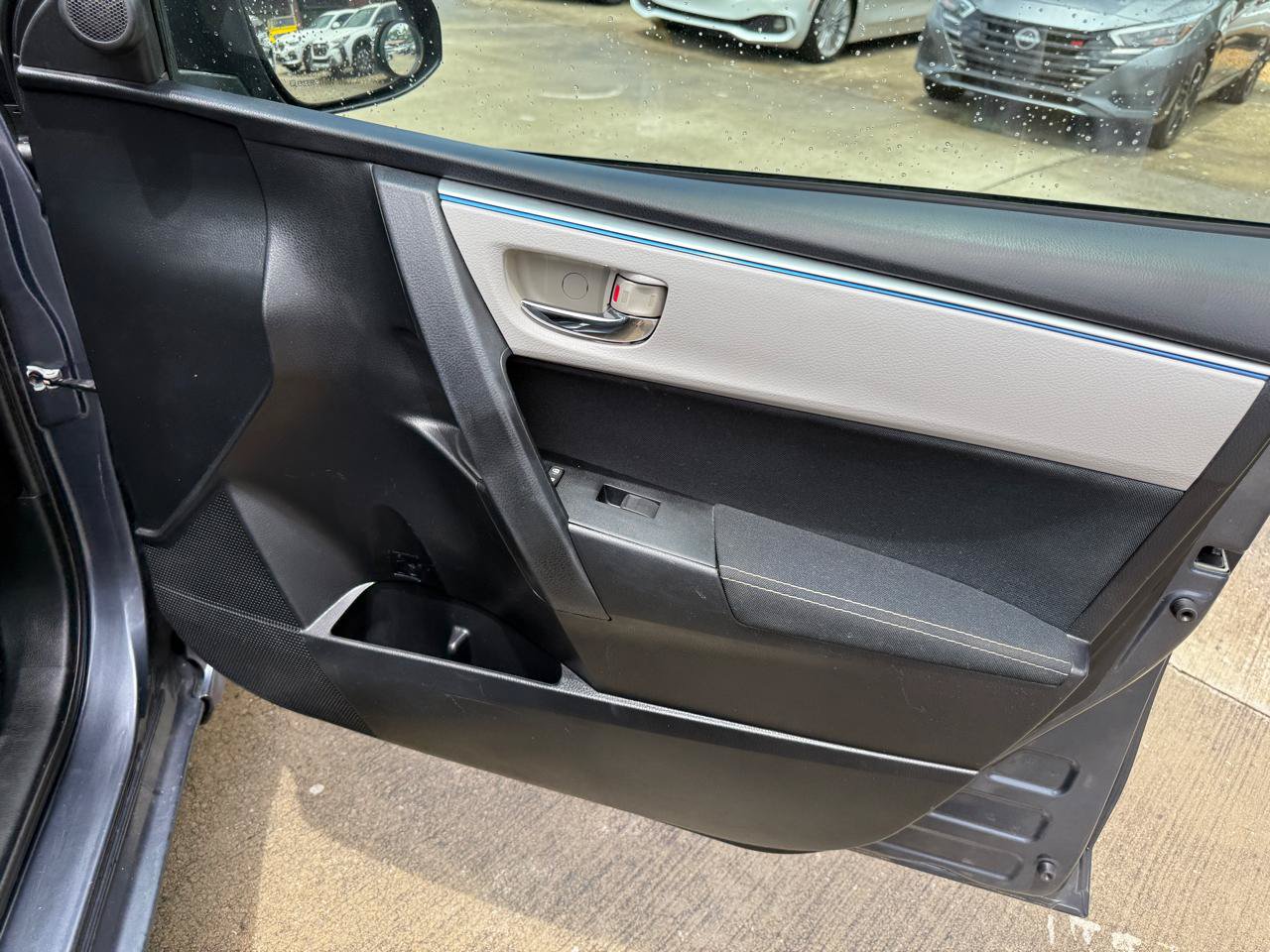 Used 2015 Toyota Corolla LE FWD image 26