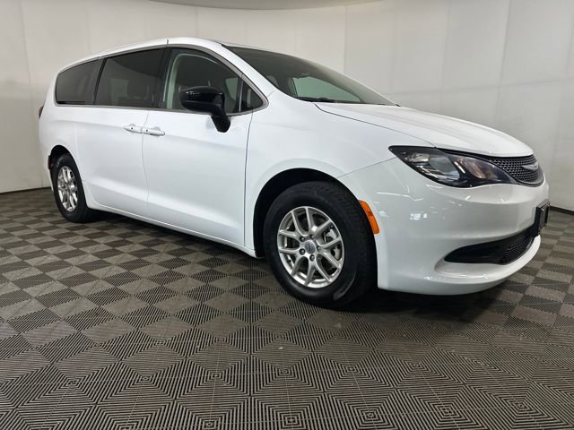 Used 2024 Chrysler Voyager LX video 2