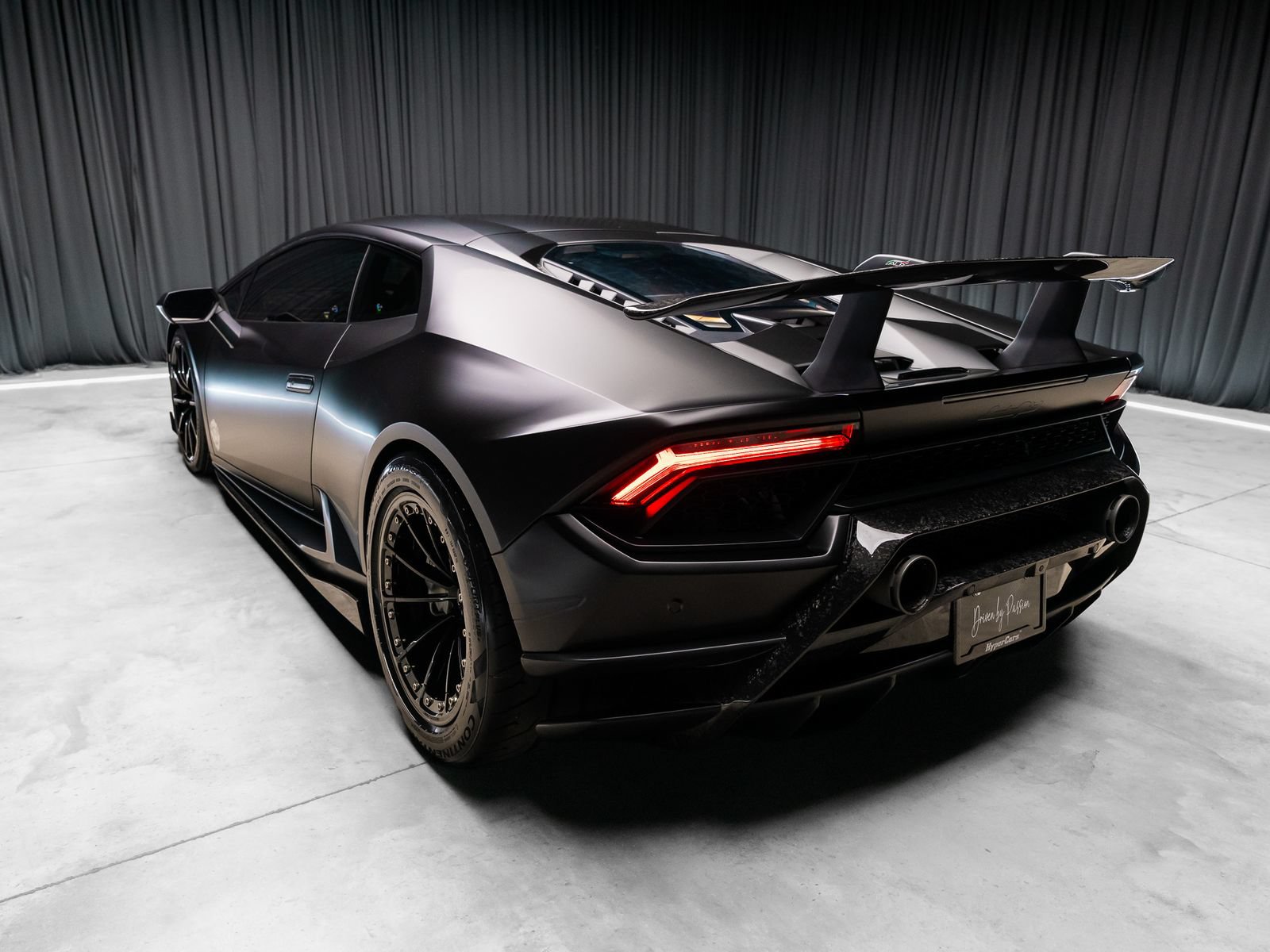 Used 2018 Lamborghini Huracan Performante AWD/4WD image 12