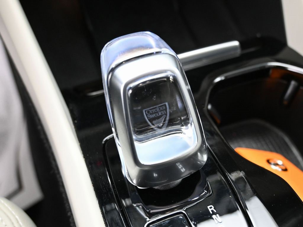 Used 2024 Volvo XC40 B5 Ultimate w/ Protection Package image 29