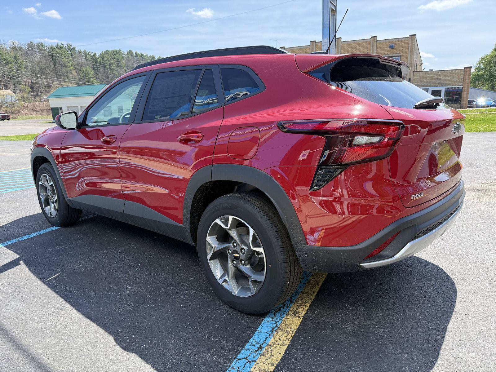 New 2026 Chevrolet Trax LT w/ Sunroof Package FWD image 4