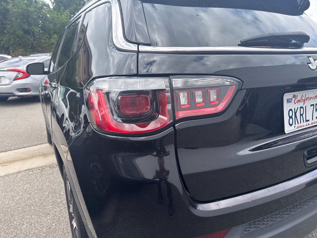 Used 2019 Jeep Compass Latitude w/ Popular Equipment Group FWD image 11