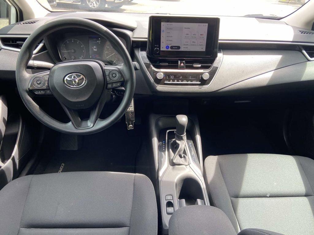 Used 2025 Toyota Corolla LE FWD image 9