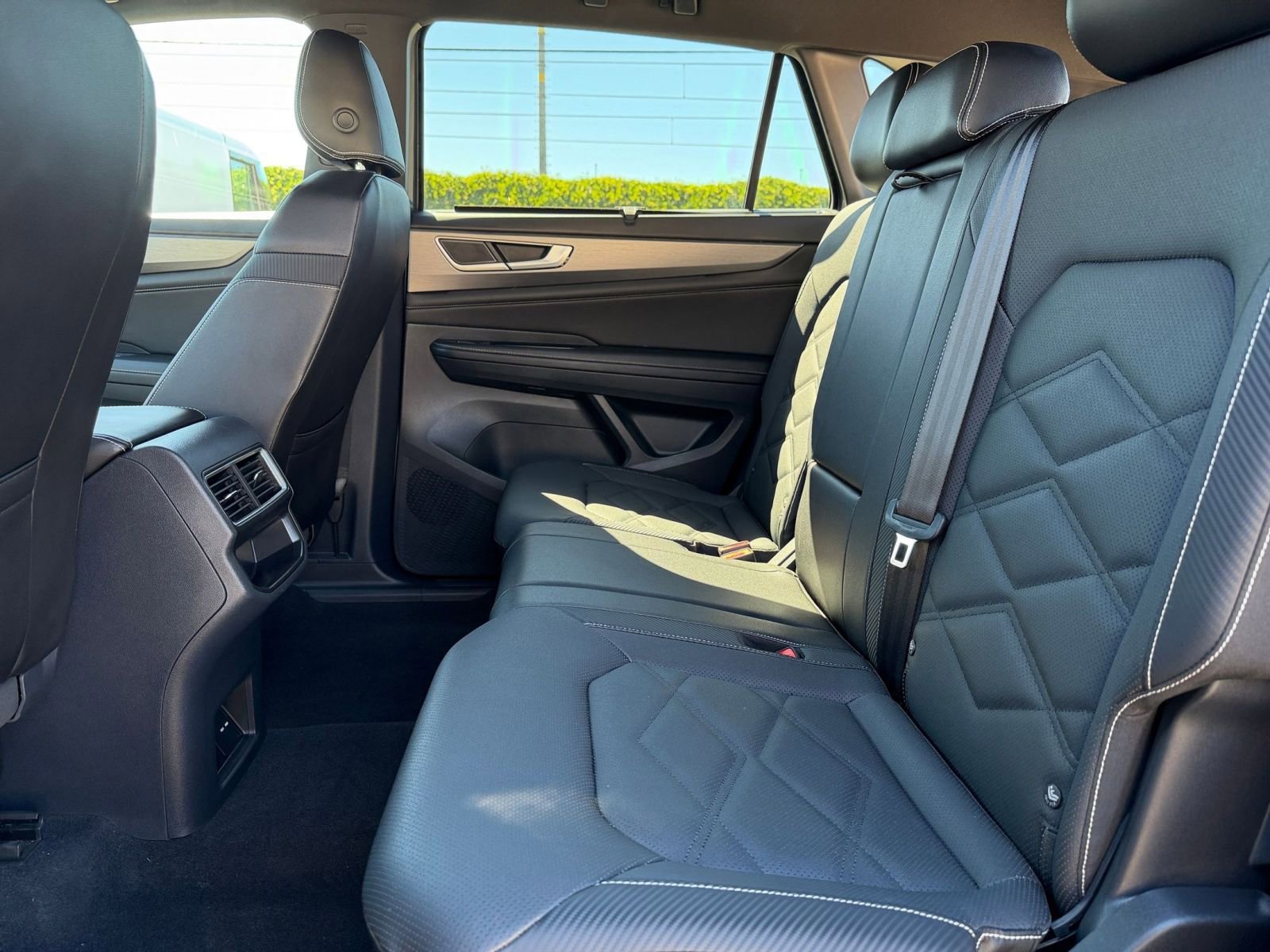 Used 2025 Volkswagen Atlas Cross Sport SE image 25