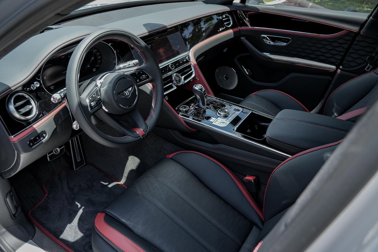 New 2025 Bentley Flying Spur Plug-In Hybrid image 2