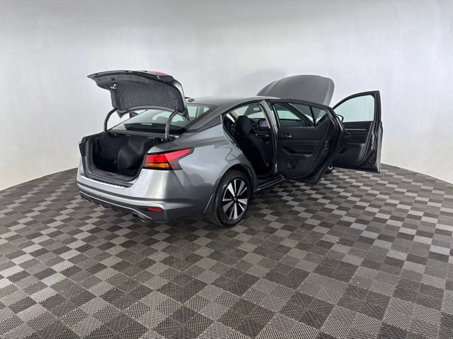Certified 2021 Nissan Altima 2.5 SV w/ SV Premium Package AWD/4WD image 14
