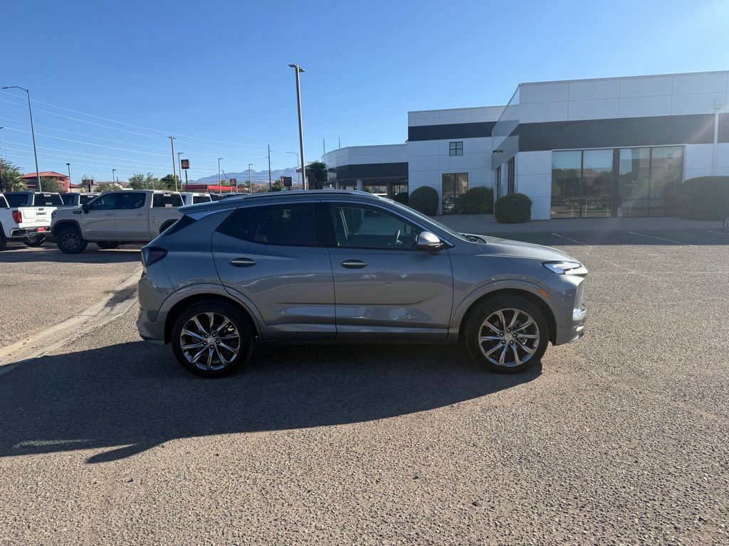 Used 2026 Buick Encore GX Avenir w/ Avenir Technology Package AWD/4WD image 4