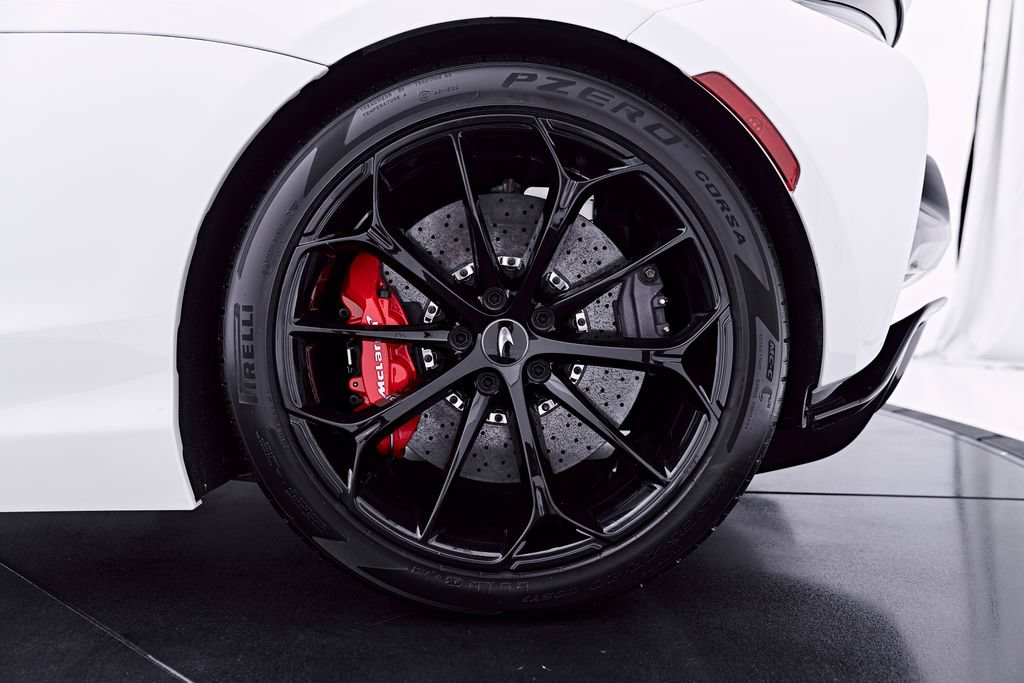 Used 2024 McLaren Artura RWD image 41