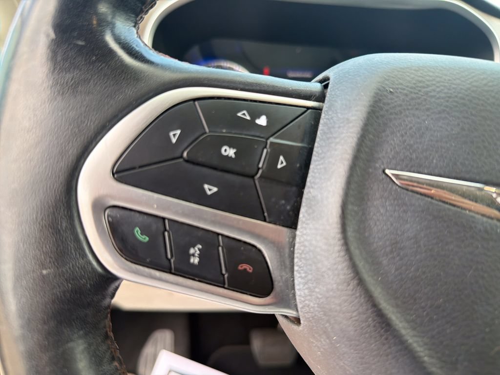 Used 2017 Chrysler Pacifica Touring-L Plus FWD image 25