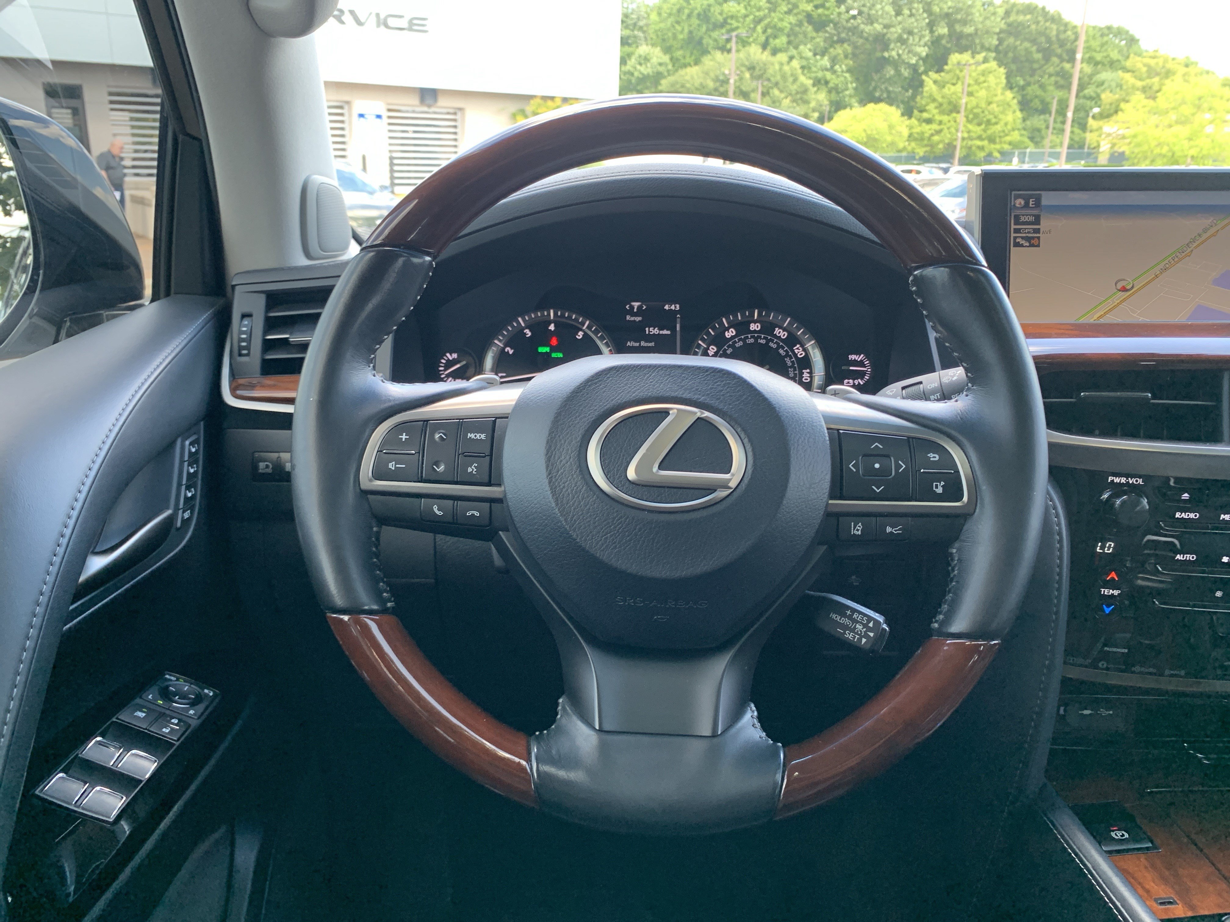 Used 2019 Lexus LX 570 4WD w/ Luxury Package image 18