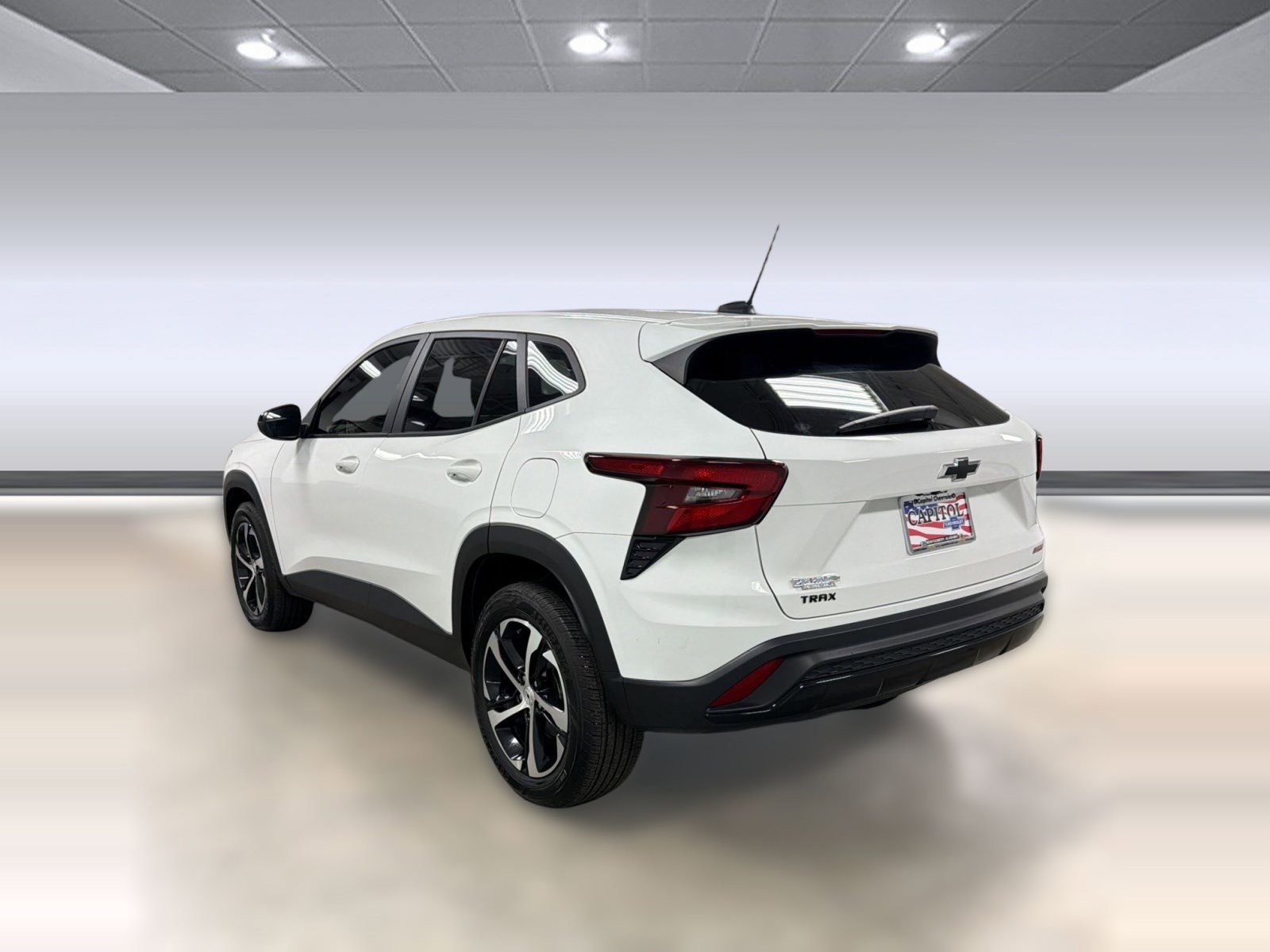 Used 2024 Chevrolet Trax RS w/ Driver Confidence Package image 2