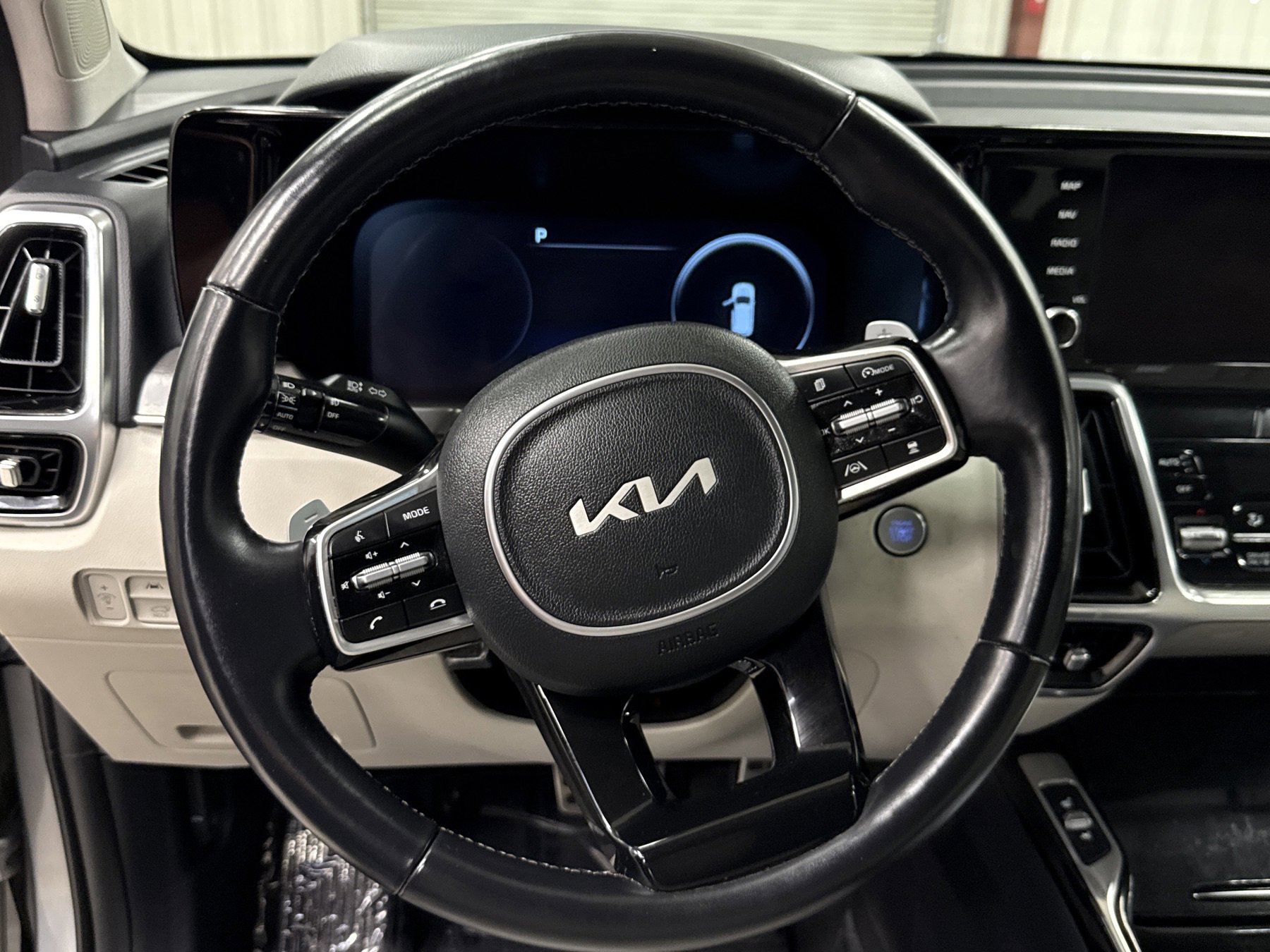 Used 2023 Kia Sorento SX Prestige image 8