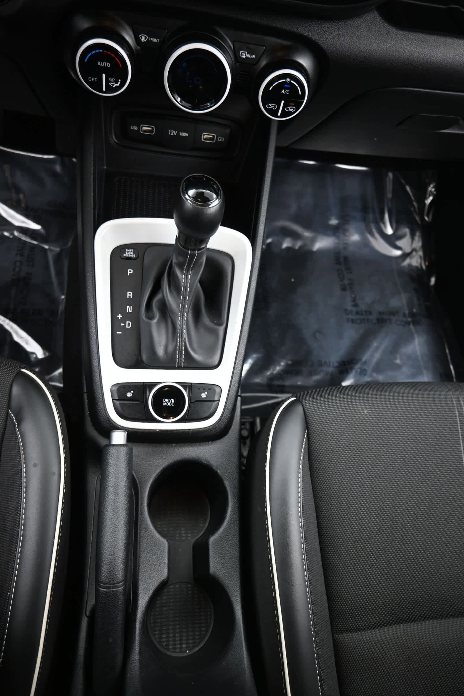 Used 2022 Hyundai Venue Limited FWD image 19
