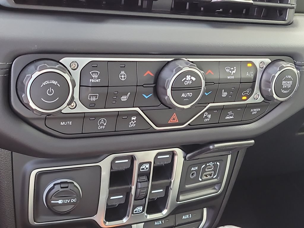 Used 2025 Jeep Gladiator Mojave AWD/4WD image 23