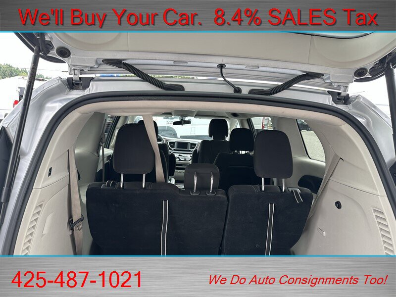Used 2022 Chrysler Voyager LX FWD image 10