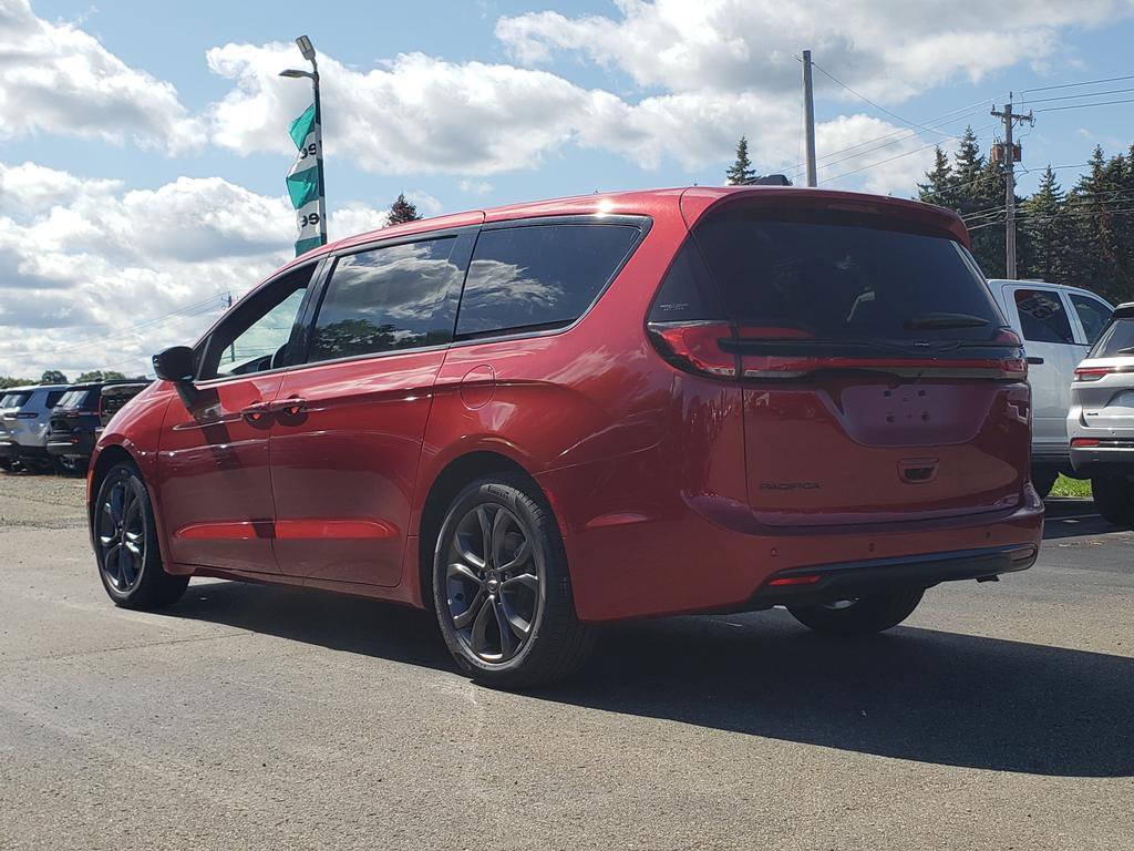 New 2026 Chrysler Pacifica Select image 5