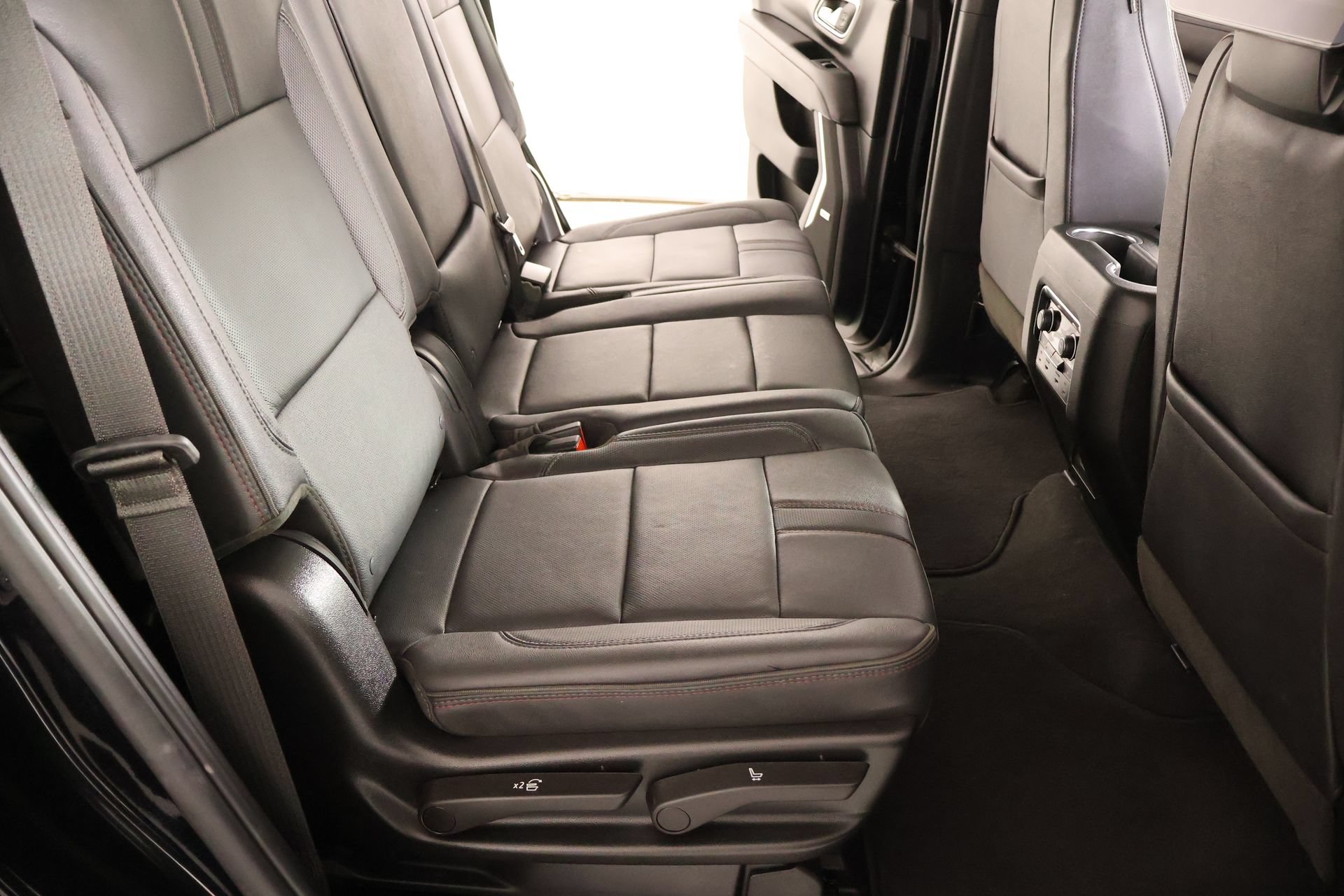 Used 2024 Chevrolet Tahoe RST w/ Luxury Package AWD/4WD image 16